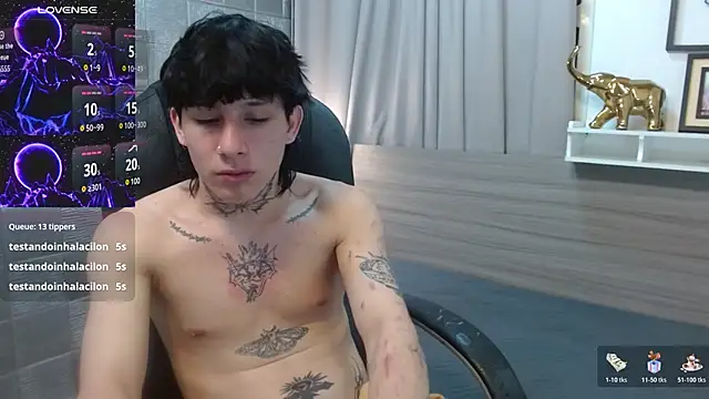 Snapshot of Iantwink18 chatting on November 16, 2025, 3:55 am Iantwink18 online show from November 16, 2025, 3:55 am