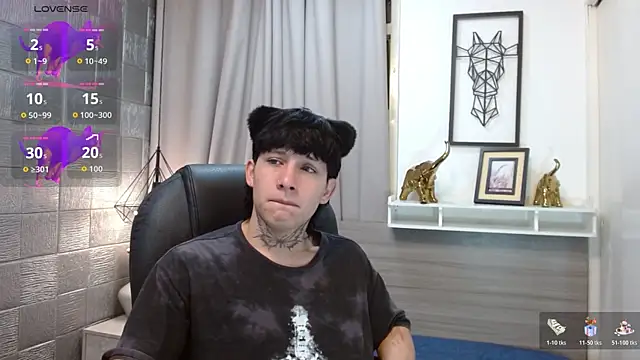 Snapshot of Iantwink18 chatting on October 27, 2025, 6:09 pm Iantwink18 online show from October 27, 2025, 6:09 pm