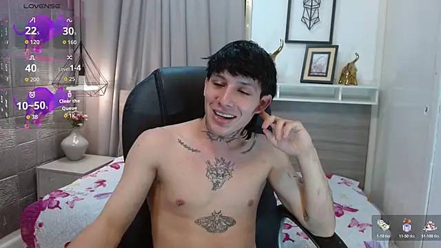 Snapshot of Iantwink18 chatting on October 20, 2025, 8:31 pm Iantwink18 online show from October 20, 2025, 8:31 pm