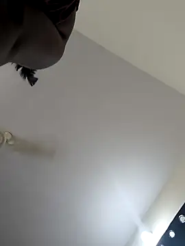 Snapshot of Family02 chatting on November 4, 2025, 4:44 pm Family02 online show from November 4, 2025, 4:44 pm