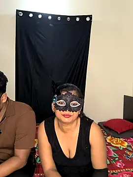 Snapshot of Family02 chatting on November 1, 2025, 4:45 pm Family02 online show from November 1, 2025, 4:45 pm