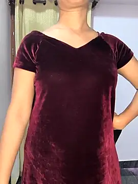 Family02 online show from February 9, 2026, 5:00 pm