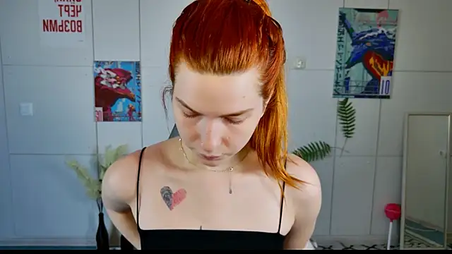 Snapshot of AliceCUNTach chatting on June 26, 2026, 5:02 am AliceCUNTach online show from June 26, 2026, 5:02 am
