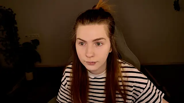 Snapshot of AliceCUNTach chatting on December 14, 2025, 5:02 am AliceCUNTach online show from December 14, 2025, 5:02 am