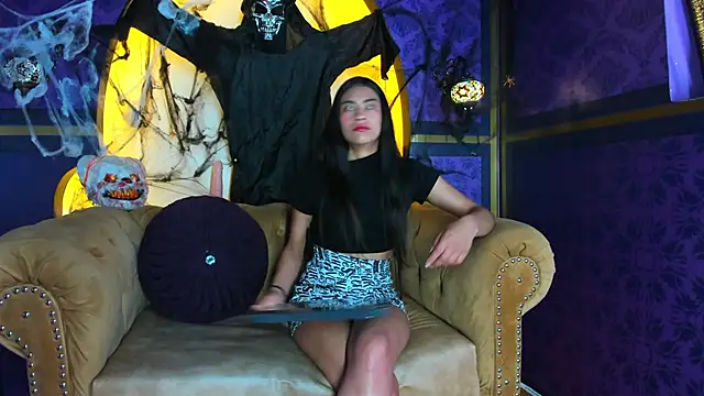 Emily Mitchell online show from October 18, 2025, 11:45 am