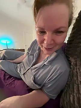 Snapshot of aussiepeaches chatting on June 12, 2026, 12:47 pm aussiepeaches online show from June 12, 2026, 12:47 pm