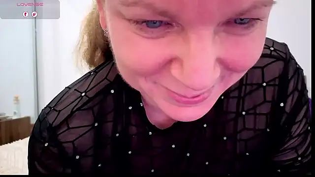 Snapshot of aussiepeaches chatting on July 1, 2026, 10:59 am aussiepeaches online show from July 1, 2026, 10:59 am