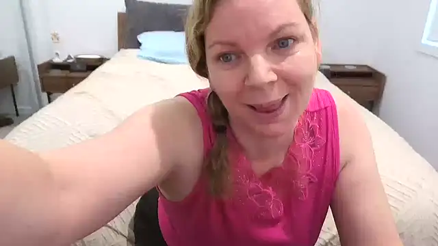Snapshot of aussiepeaches chatting on May 15, 2026, 2:20 am aussiepeaches online show from May 15, 2026, 2:20 am