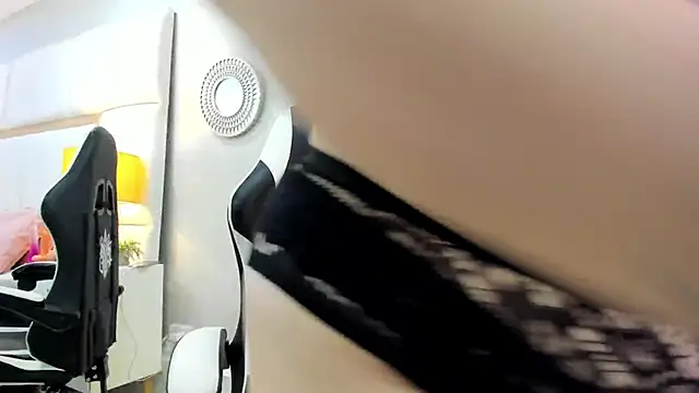 Snapshot of Sweet_Lucianaa chatting on November 20, 2025, 7:58 pm Sweet Lucianaa online show from November 20, 2025, 7:58 pm