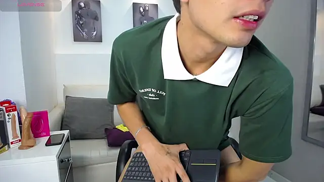 Snapshot of Cady_Hot chatting on November 11, 2025, 8:20 am Cady Hot online show from November 11, 2025, 8:20 am