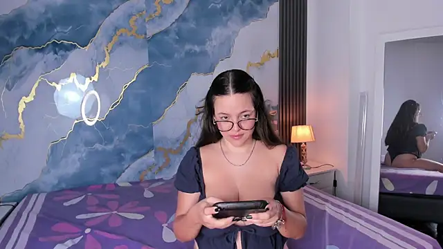 KateMoorex online show from November 12, 2025, 11:58 am