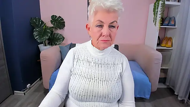 HotandMature online show from November 5, 2025, 8:17 am