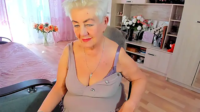 Snapshot of HotandMature chatting on April 17, 2026, 9:12 am HotandMature online show from April 17, 2026, 9:12 am