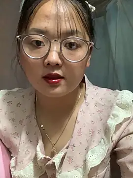 Snapshot of July-y chatting on September 21, 2025, 1:05 pm July-y online show from September 21, 2025, 1:05 pm