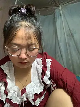 Snapshot of July-y chatting on September 15, 2025, 1:33 pm July-y online show from September 15, 2025, 1:33 pm