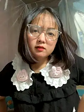 Snapshot of July-y chatting on September 19, 2025, 1:31 am July-y online show from September 19, 2025, 1:31 am