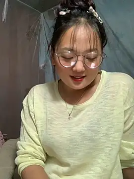 Snapshot of July-y chatting on September 24, 2025, 4:02 pm July-y online show from September 24, 2025, 4:02 pm