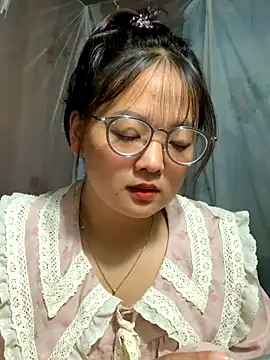 Snapshot of July-y chatting on September 19, 2025, 1:37 pm July-y online show from September 19, 2025, 1:37 pm