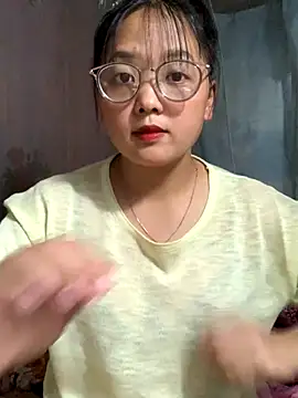 Snapshot of July-y chatting on September 25, 2025, 5:46 am July-y online show from September 25, 2025, 5:46 am