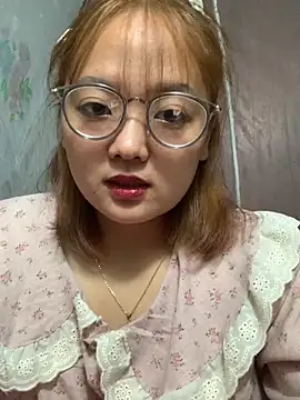 Snapshot of July-y chatting on September 29, 2025, 3:46 am July-y online show from September 29, 2025, 3:46 am