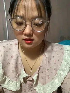 Snapshot of July-y chatting on September 24, 2025, 1:46 am July-y online show from September 24, 2025, 1:46 am