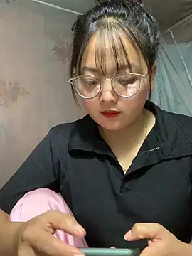 Snapshot of July-y chatting on September 14, 2025, 2:12 am July-y online show from September 14, 2025, 2:12 am