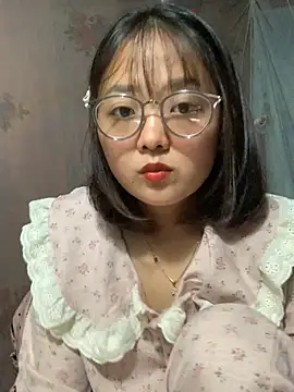 Snapshot of July-y chatting on September 23, 2025, 6:31 am July-y online show from September 23, 2025, 6:31 am