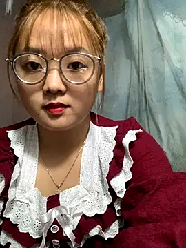 Snapshot of July-y chatting on October 1, 2025, 4:39 am July-y online show from October 1, 2025, 4:39 am