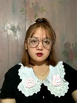 Snapshot of July-y chatting on September 28, 2025, 3:24 am July-y online show from September 28, 2025, 3:24 am