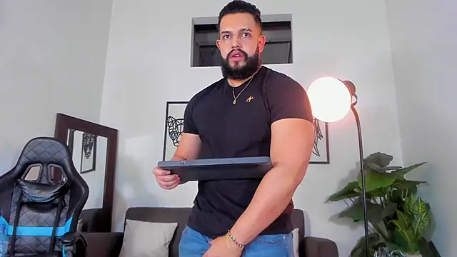 Justin kingX7 online show from May 3, 2026, 3:44 am