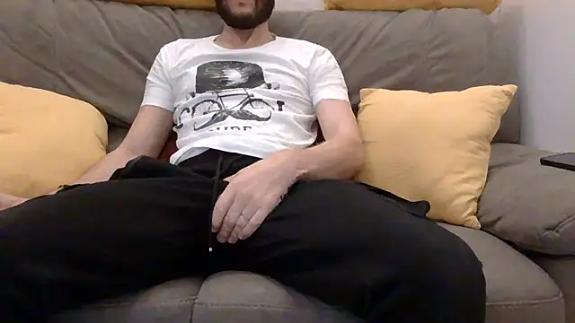 Amicisegreti online show from December 15, 2025, 6:30 am