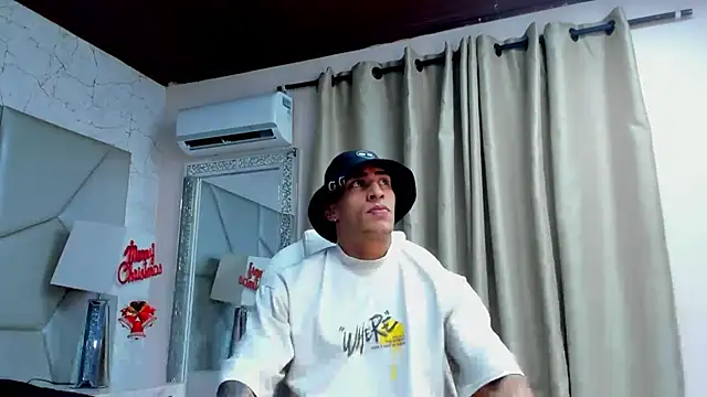 Snapshot of adrian_ray chatting on December 5, 2025, 5:55 pm adrian ray online show from December 5, 2025, 5:55 pm