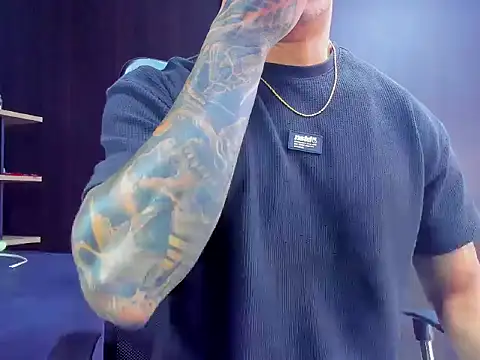 Snapshot of adrian_ray chatting on December 3, 2025, 6:18 pm adrian ray online show from December 3, 2025, 6:18 pm