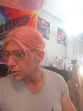Snapshot of mistismoker chatting on May 1, 2026, 3:44 am mistismoker online show from May 1, 2026, 3:44 am
