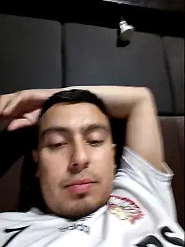 Snapshot of Aaia93 chatting on November 15, 2025, 9:02 am Aaia93 online show from November 15, 2025, 9:02 am