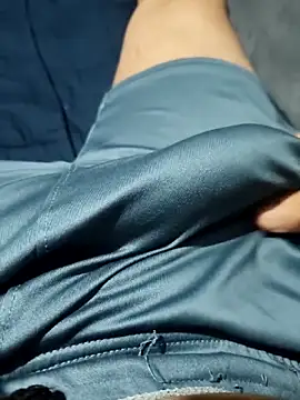 Snapshot of Aaia93 chatting on November 18, 2025, 6:17 am Aaia93 online show from November 18, 2025, 6:17 am