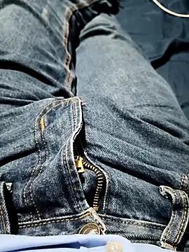 Snapshot of Aaia93 chatting on November 17, 2025, 12:47 am Aaia93 online show from November 17, 2025, 12:47 am