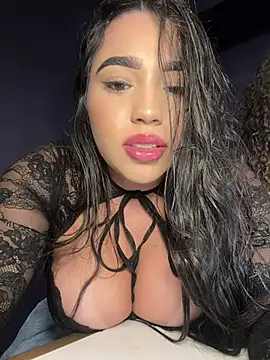 Snapshot of SofiaWildee chatting on June 18, 2026, 11:43 pm SofiaWildee online show from June 18, 2026, 11:43 pm