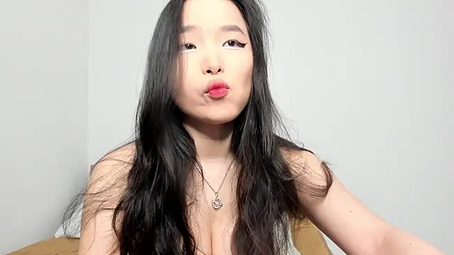 Soyun Mia online show from April 26, 2026, 1:41 pm