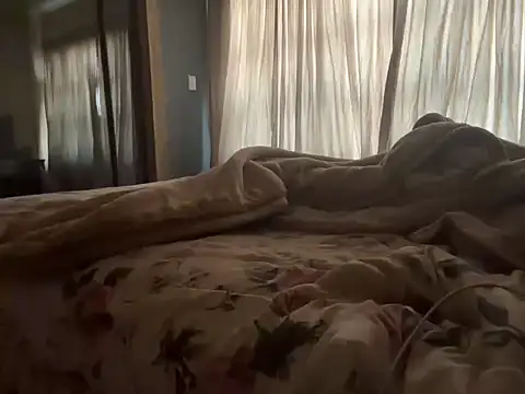 Snapshot of Cianda24 chatting on October 7, 2025, 5:19 am Cianda24 online show from October 7, 2025, 5:19 am