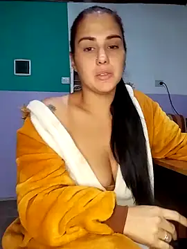 Snapshot of kariciasecreta chatting on April 6, 2026, 10:05 am kariciasecreta online show from April 6, 2026, 10:05 am