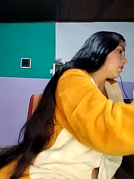 Snapshot of kariciasecreta chatting on April 28, 2026, 9:35 am kariciasecreta online show from April 28, 2026, 9:35 am