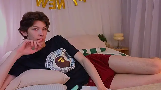  Den1s  online show from December 18, 2025, 12:42 pm