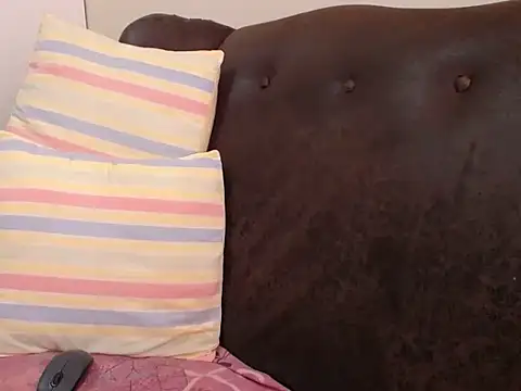 Snapshot of bustylaura4u chatting on February 9, 2026, 12:58 pm bustylaura4u online show from February 9, 2026, 12:58 pm