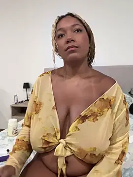 x deluLuz x online show from September 18, 2025, 11:52 pm