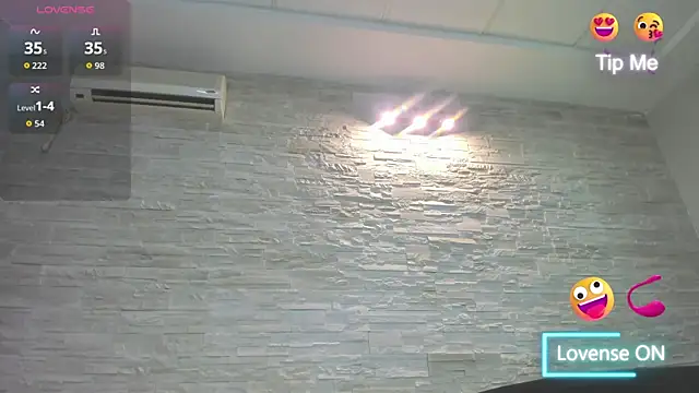 Snapshot of Jelly_Bee chatting on October 8, 2025, 7:25 pm Jelly Bee online show from October 8, 2025, 7:25 pm