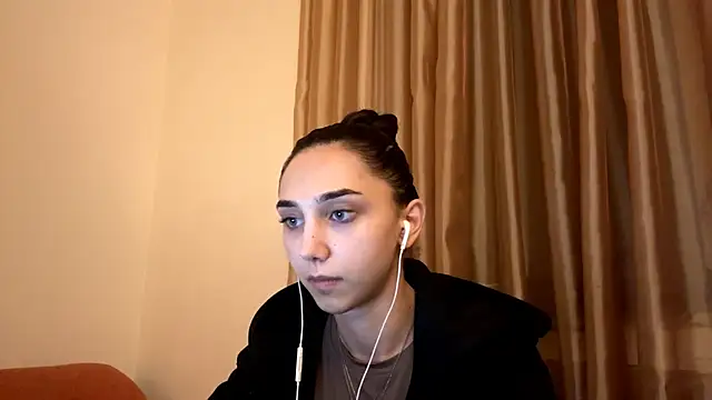 LinaMour online show from October 6, 2025, 10:10 pm