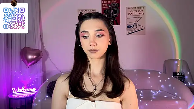 LinaMour online show from May 7, 2026, 10:24 pm