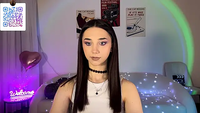 LinaMour online show from April 28, 2026, 10:14 pm