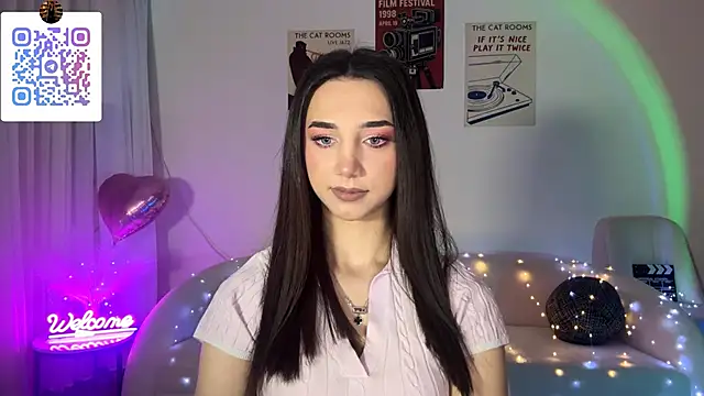 LinaMour online show from April 27, 2026, 10:30 pm